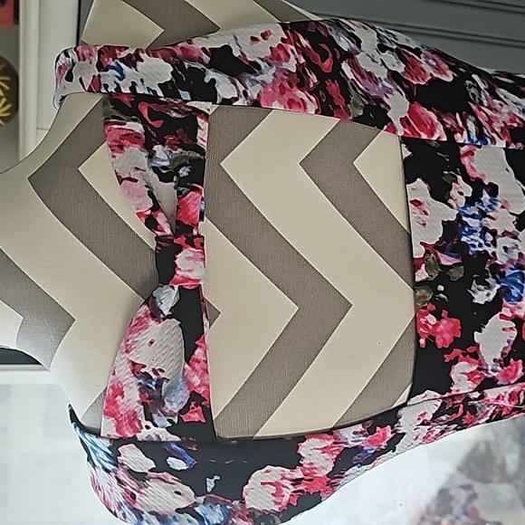 Lily Rose dress - Picture 6 of 6